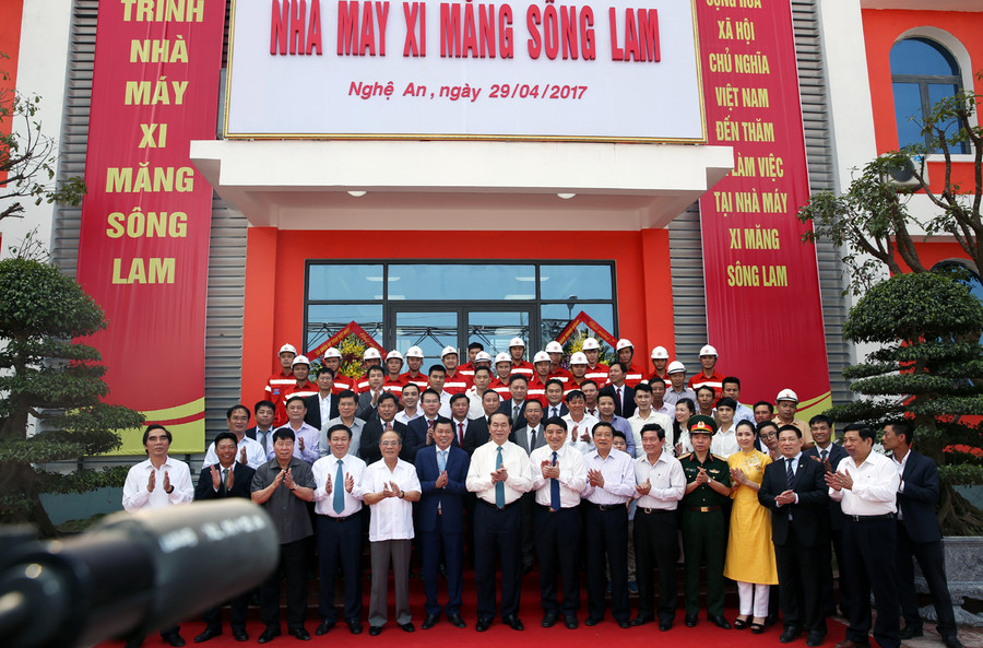 Chủ tịch nước Trần Đại Quang, Phó Thủ tướng Vương Đình Huệ dự lễ vận hành Nhà máy xi măng Sông Lam. Ảnh: VGP/Thành Chung Chủ tịch nước Trần Đại Quang, Phó Thủ tướng Vương Đình Huệ dự lễ vận hành Nhà máy xi măng Sông Lam. Ảnh: VGP/Thành Chung