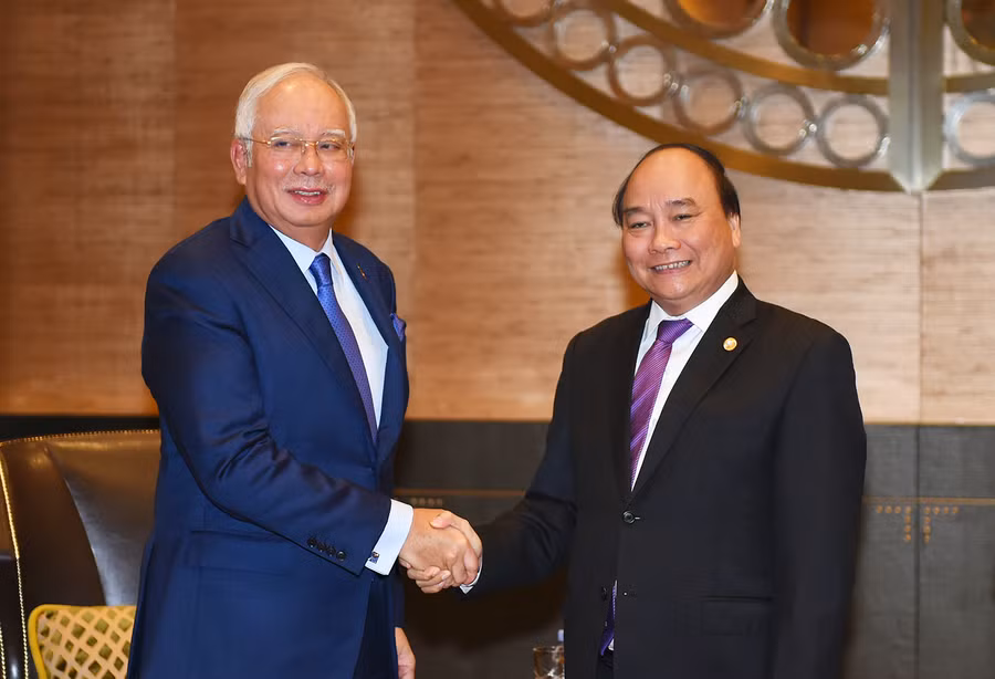 Thủ tướng Nguyễn Xuân Phúc và Thủ tướng Malaysia Najib Razak. Ảnh: VGP/Quang Hiếu