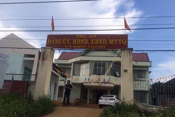 Thêm dấu "sắc" vào bằng cấp 3, chủ tịch xã bị đề nghị kỷ luật