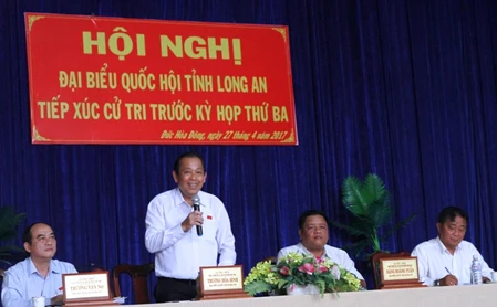 Phó Thủ tướng Thường trực phát biểu với cử tri huyện Đức Hòa. Ảnh: VGP/Mạnh Hùng