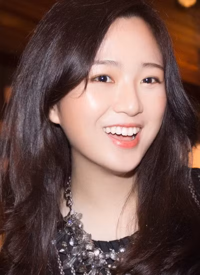 Nhan sắc xinh đẹp của con gái Hoa hậu trẻ lâu nhất Việt Nam ảnh 6