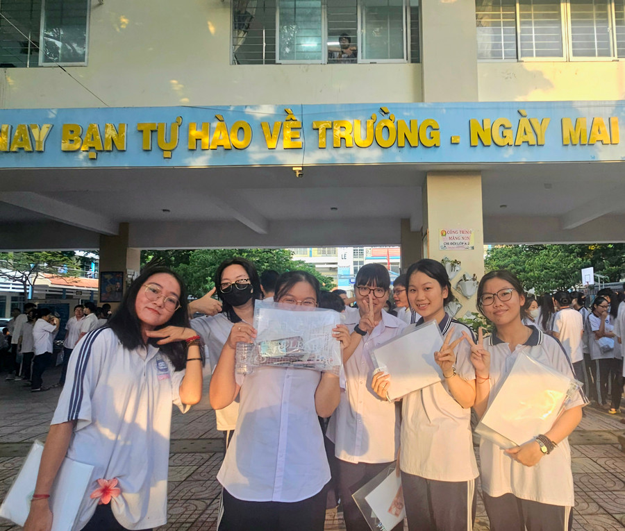 Đa số thí sinh tại điểm thi Trường THCS Ngô Sĩ Liên đều sẵn sàng thi môn Toán với tâm trạng phấn khởi do bài buổi sáng làm khá tốt ở môn Ngữ Văn.