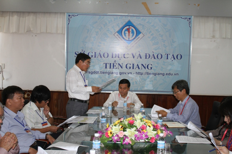 Thứ trưởng Bộ GD&ĐT Nguyễn Văn Phúc làm việc với Ban Chỉ đạo thi tỉnh Tiền Giang