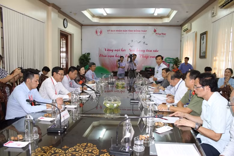 Đoàn công tác làm việc với Ban Chỉ đạo thi tỉnh Đồng Tháp chiều 26/6