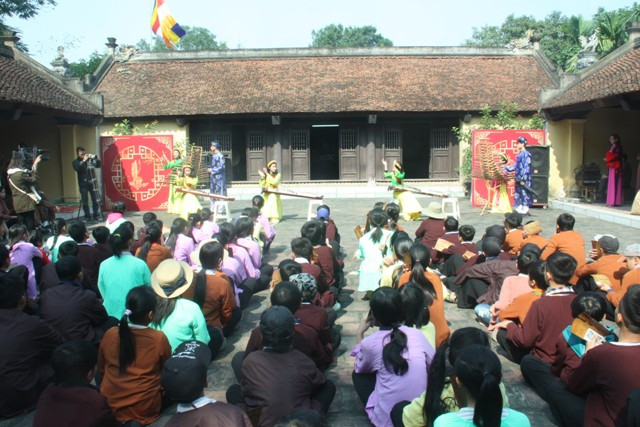 Người tham dự như lạc vào không gian văn hóa của làng quê Bắc bộ xa xưa