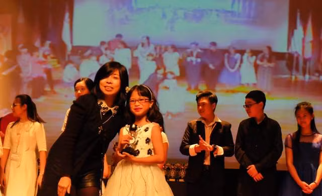 Thành công của 2 bé luôn có mẹ ở bên