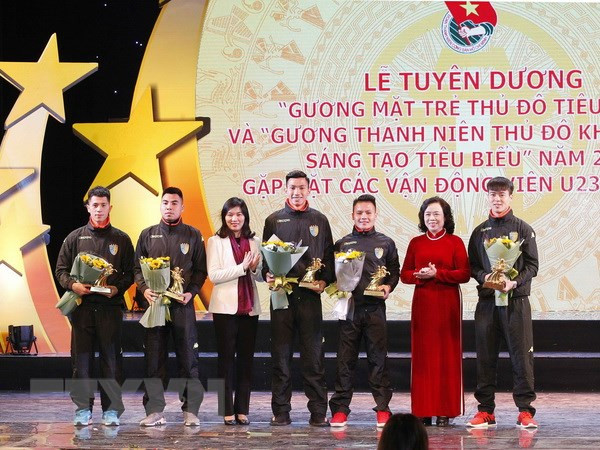 Đồng chí Ngô Thị Thanh Hằng, Ủy Viên Trung ương Đảng, Phó Bí thư Thường trực Thành ủy Hà Nội vinh danh các cầu thủ Hà Nội tham gia đội tuyển bóng đá U23. (Ảnh: Văn Điệp/TTXVN) Đồng chí Ngô Thị Thanh Hằng, Ủy Viên Trung ương Đảng, Phó Bí thư Thường trực Thành ủy Hà Nội vinh danh các cầu thủ Hà Nội tham gia đội tuyển bóng đá U23. (Ảnh: Văn Điệp/TTXVN)