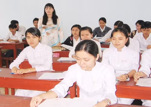 Để làm tốt môn Ngữ văn từ đề thi tham khảo