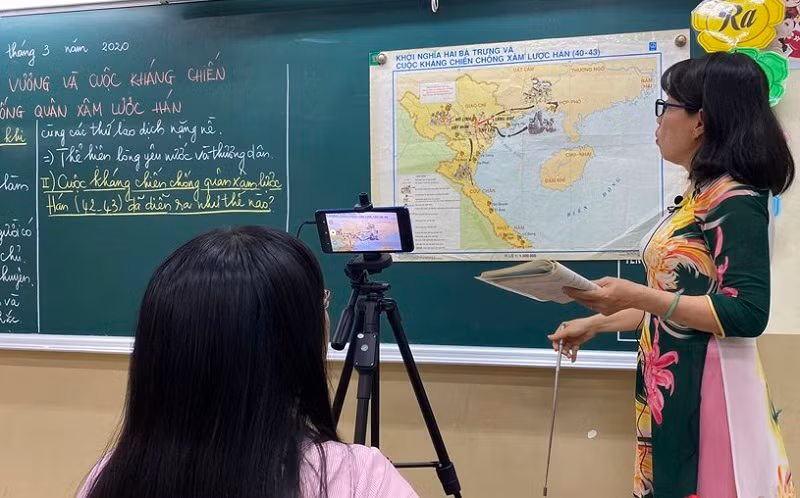 Nhiều sáng tạo đã được giáo viên trên cả nước áp dụng để vừa dạy trực tiếp và dạy trực tuyến nhằm đáp ứng yêu cầu phòng dịch.