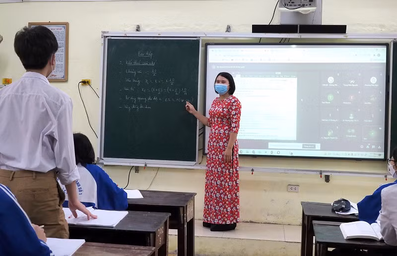 Học sinh lớp 12 Trường THPT Thuận Thành số 1 (Bắc Ninh) trong giờ học Vật lý.