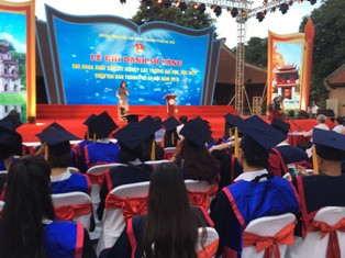 Các thủ khoa xuất sắc được tuyên dương là những sinh viên tốt nghiệp các trường đại học, học viện với thành tích ấn tượng về học tập, rèn luyện và công tác Đoàn - Hội Các thủ khoa xuất sắc được tuyên dương là những sinh viên tốt nghiệp các trường đại học, học viện với thành tích ấn tượng về học tập, rèn luyện và công tác Đoàn - Hội