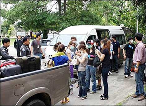 Kỹ nghệ đục khoét tiền và nạn buôn hồ sơ du học giả ảnh 1