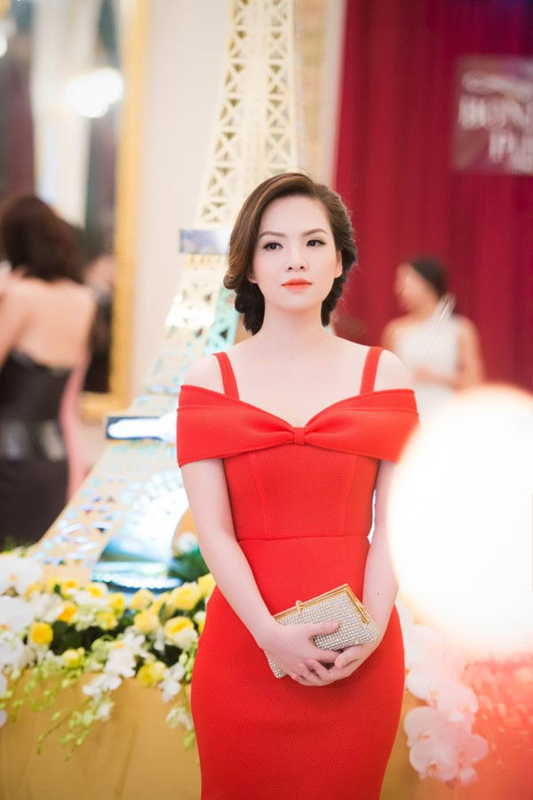 "Gái hai con" Đan Lê thon gọn và gợi cảm ảnh 5 "Gái hai con" Đan Lê thon gọn và gợi cảm ảnh 5