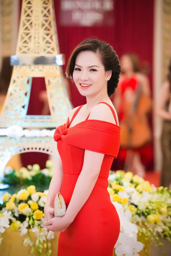 "Gái hai con" Đan Lê thon gọn và gợi cảm ảnh 8 "Gái hai con" Đan Lê thon gọn và gợi cảm ảnh 8