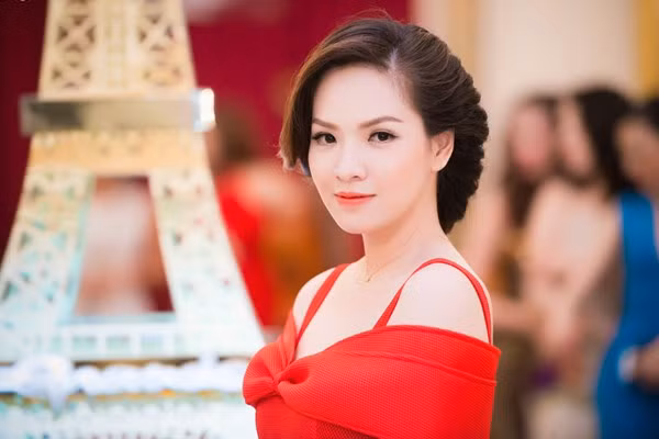 "Gái hai con" Đan Lê thon gọn và gợi cảm ảnh 7