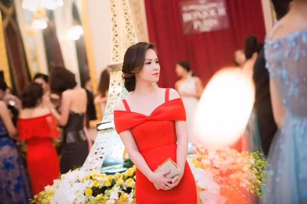 "Gái hai con" Đan Lê thon gọn và gợi cảm ảnh 6