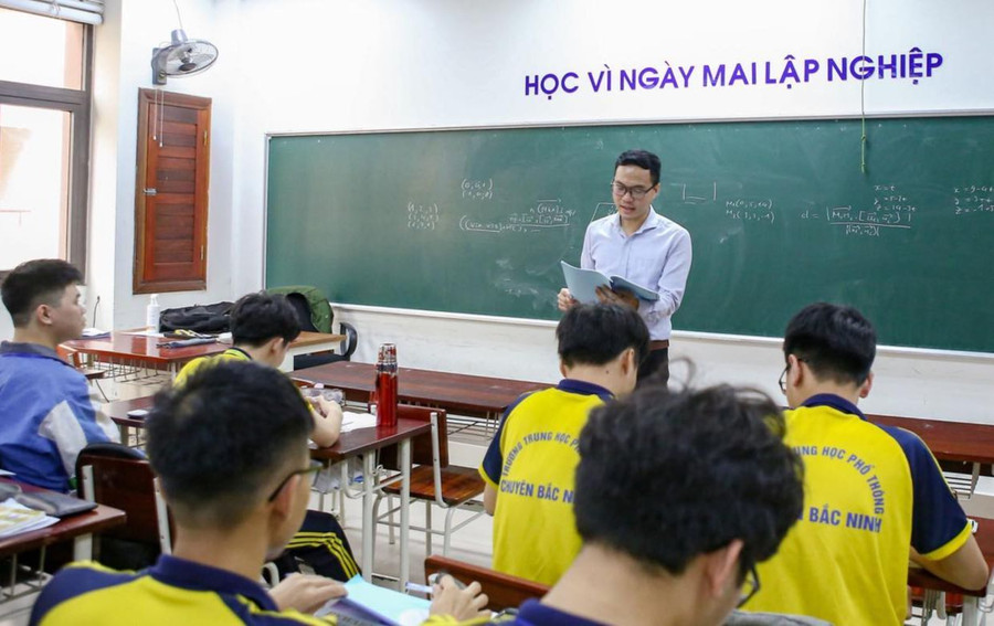 Thầy trò Trường THPT chuyên Bắc Ninh. Ảnh: Thanh Sơn