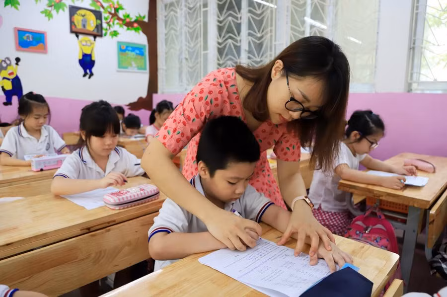 Cô trò Trường Tiểu học Đông Thái (quận Tây Hồ, Hà Nội). Ảnh minh họa: ITN