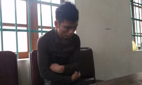 Doi tuong ngao da co 7 dao kiem chong lai cong an khi bi bat - Anh 1