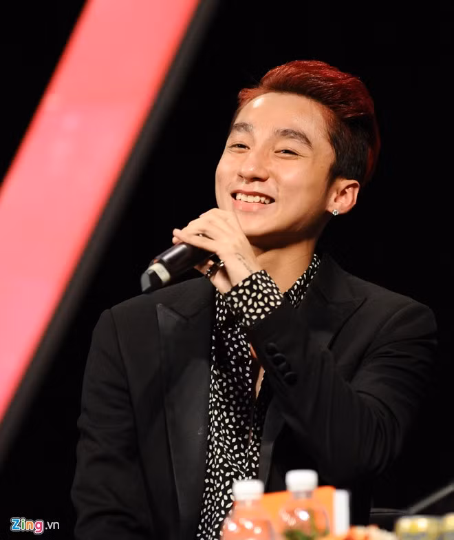 Khá đau đớn khi bị cho là đạo nhái âm nhạc nhưng Sơn Tùng lại thoải mái trước các bản sao, thậm chí “sẽ rất vui nếu ra đường gặp 10 người giống mình”. Bởi Sơn Tùng cho rằng: chỉ khi họ thích mình, quan tâm đến mình thì họ mới để ý mình mặc áo gì, đội mũ gì mà học theo. Sơn Tùng M-TP tiết lộ chuyện điên rồ nhất từng làm