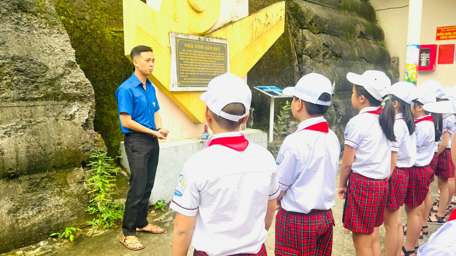 Những tiết học giáo dục lịch sử địa phương thông qua trải nghiệm thực tế giúp học sinh hứng thú hơn.