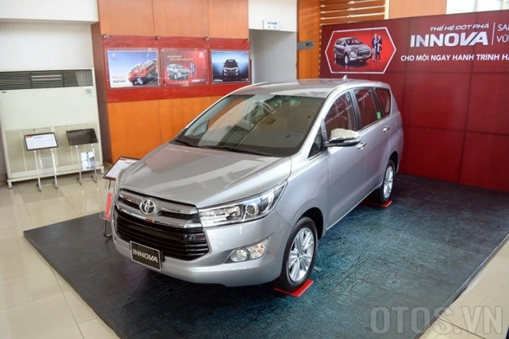 Xe gia đình 7 chỗ tầm giá 1 tỷ đồng: Chọn Toyota Innova hay Kia Sorento?