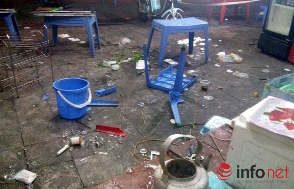 Một số hình ảnh trong quán lẩu Phong Tú bị đập phá. Một số hình ảnh trong quán lẩu Phong Tú bị đập phá.