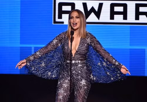 jennifer lopez sexy tot bac tai le trao giai amas hinh anh 11