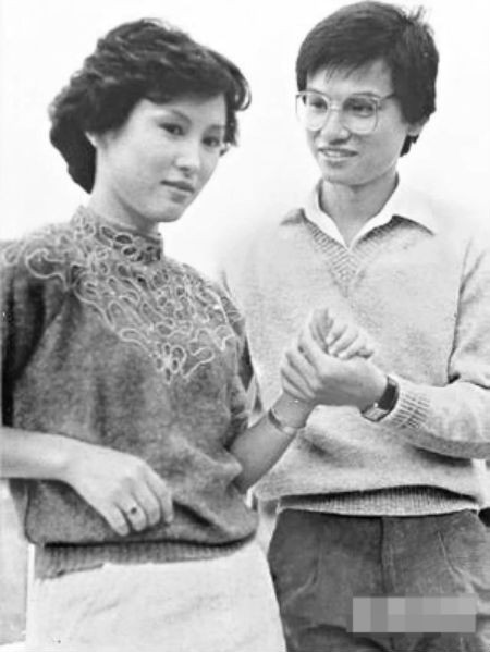 Vợ chồng Trần Tú Văn và Lâm Quốc Hùng thời mặn nồng. Vợ chồng Trần Tú Văn và Lâm Quốc Hùng thời mặn nồng.