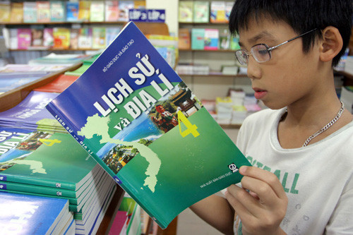 Việc đưa môn Lịch sử trở thành môn học tích hợp trong dự thảo chương trình giáo dục phổ thông mới đã khiến dư luận tranh cãi gay gắt trong thời gian qua Việc đưa môn Lịch sử trở thành môn học tích hợp trong dự thảo chương trình giáo dục phổ thông mới đã khiến dư luận tranh cãi gay gắt trong thời gian qua