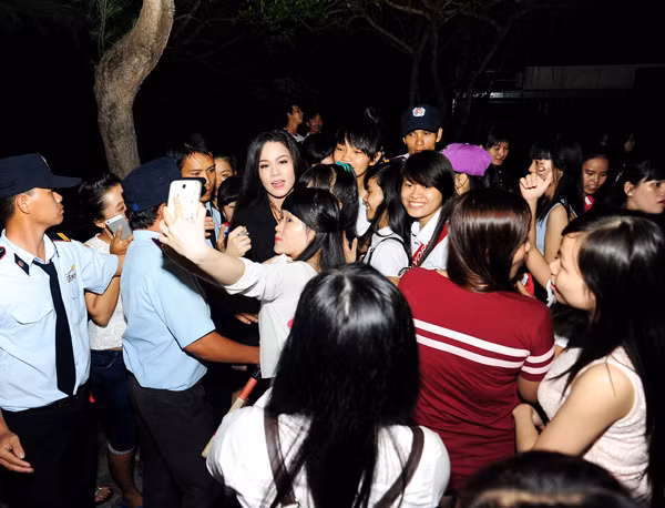 nhat-kim-anh-tai-xuat-sau-hai-thang-sinh-con-4