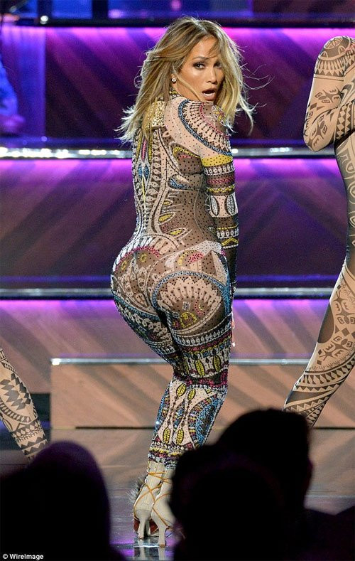 Jennifer Lopez sexy tột bậc tại lễ trao giải AMAs hình ảnh 2 jennifer lopez sexy tot bac tai le trao giai amas hinh anh 2
