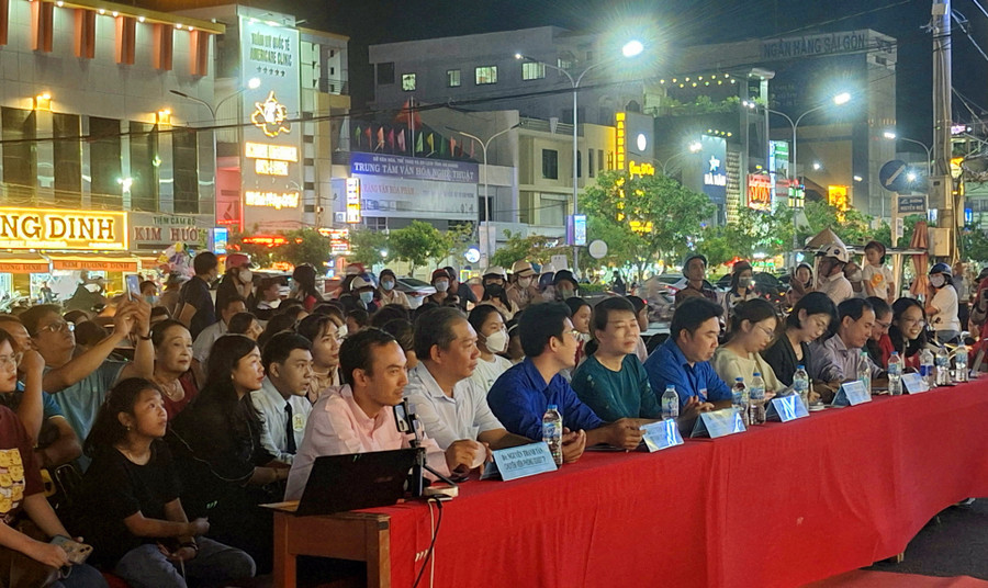 Quang cảnh đêm Gala chung kết cuộc thi. Quang cảnh đêm Gala chung kết cuộc thi.