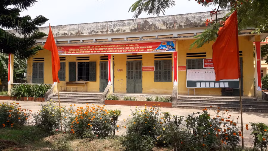 Trường THCS Phong Huy Lĩnh sẵn sàng cho ngày hội bầu cử.