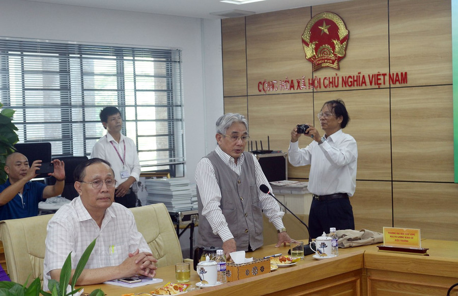 PGS.TS Lương Minh Cừ - Bí thư Đảng ủy, Hiệu trưởng Trường ĐH Cửu Long phát biểu tại buổi gặp mặt.