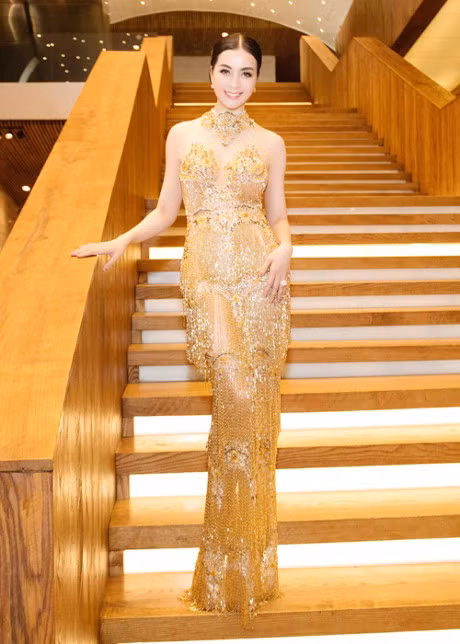 Thu Minh lo vong 2 ngan mo, Le Quyen gia 