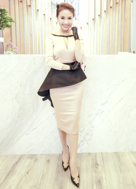 Thu Minh lộ vòng 2 ngấn mỡ, Lệ Quyên già Thu Minh lo vong 2 ngan mo, Le Quyen gia