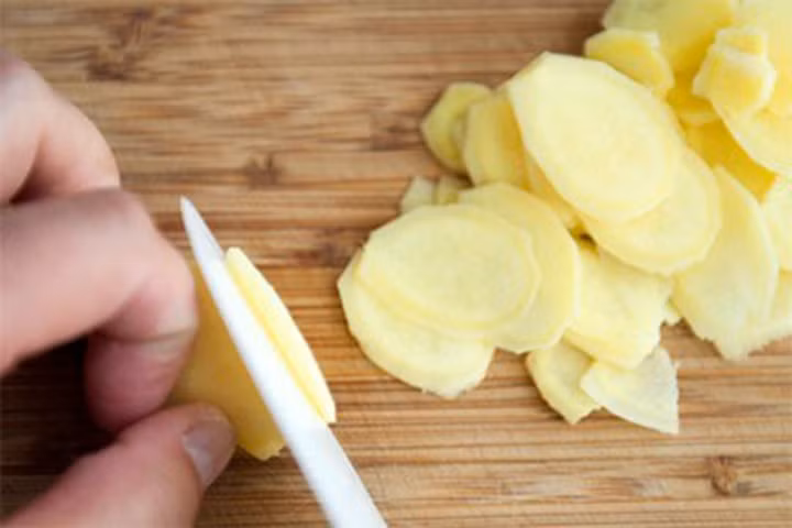 Thái mỏng gừng rồi đắp lên mặt, điều kỳ diệu này sẽ xảy ra