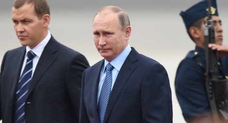 Ong Putin chinh thuc len tieng vu bat giu Bo truong kinh te - Anh 1