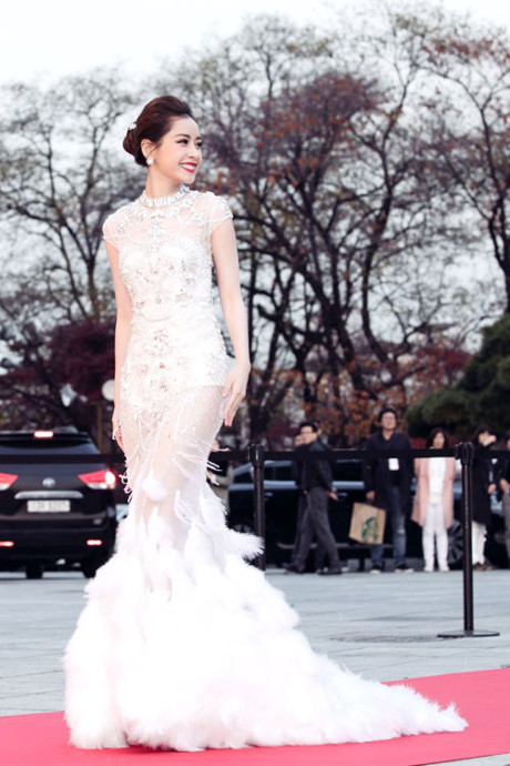 Thu Minh lộ vòng 2 ngấn mỡ, Lệ Quyên già Thu Minh lo vong 2 ngan mo, Le Quyen gia