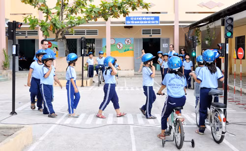 Gắn thực hiện an toàn giao thông với thi đua khen thưởng trong trường học