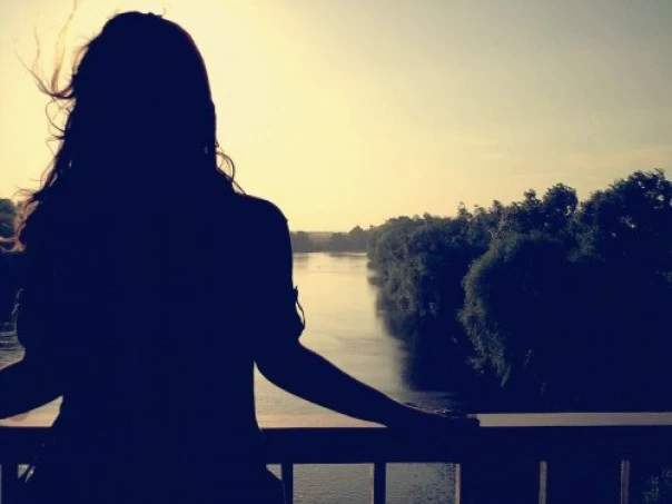 Xót lòng những cô gái “học yêu”