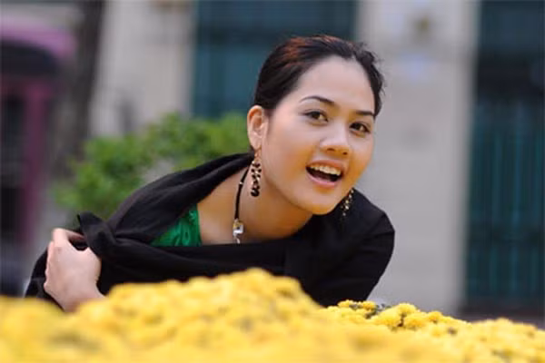 Sống yên bình với công việc ổn định, Hoàng Nhật Mai trở nên trẻ trung, yêu đời hơn trong mỗi lần xuất hiện.