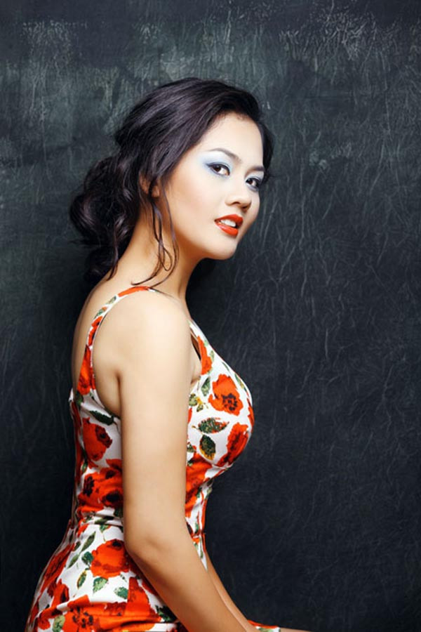 Năm 2010, Hoàng Nhật Mai rẽ hướng sang lĩnh vực mới. Cô chuyển sang phụ trách kênh truyền hình HDTV VIP của VTC với cương vị giám đốc kênh Năm 2010, Hoàng Nhật Mai rẽ hướng sang lĩnh vực mới. Cô chuyển sang phụ trách kênh truyền hình HDTV VIP của VTC với cương vị giám đốc kênh