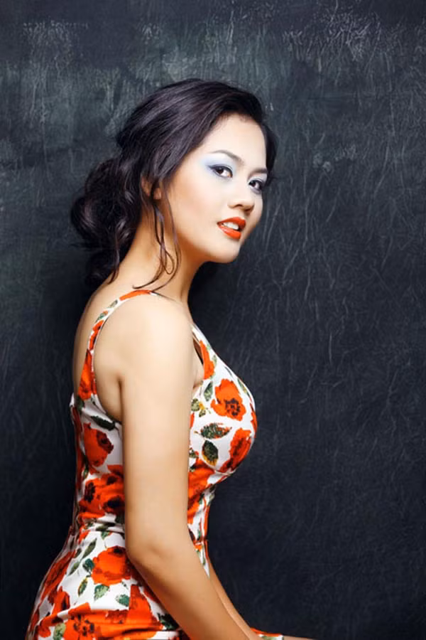 Năm 2010, Hoàng Nhật Mai rẽ hướng sang lĩnh vực mới. Cô chuyển sang phụ trách kênh truyền hình HDTV VIP của VTC với cương vị giám đốc kênh