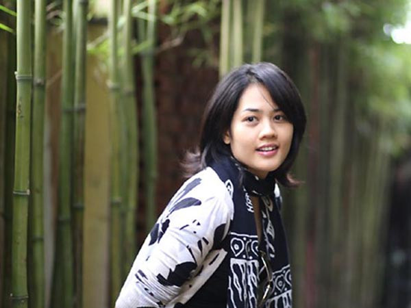 Ở thời điểm sự nghiệp đang có nhiều cơ hội phát triển, Hoàng Nhật Mai bất ngờ lên xe hoa khi vừa tròn 21 tuổi (Năm 2003). Ở thời điểm sự nghiệp đang có nhiều cơ hội phát triển, Hoàng Nhật Mai bất ngờ lên xe hoa khi vừa tròn 21 tuổi (Năm 2003).