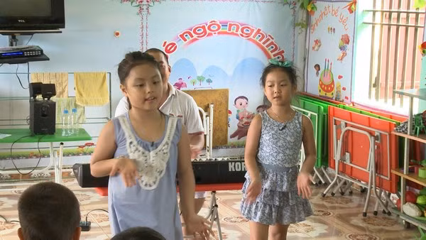 Xuân Bắc mắng con gay gắt trên sóng truyền hình 6