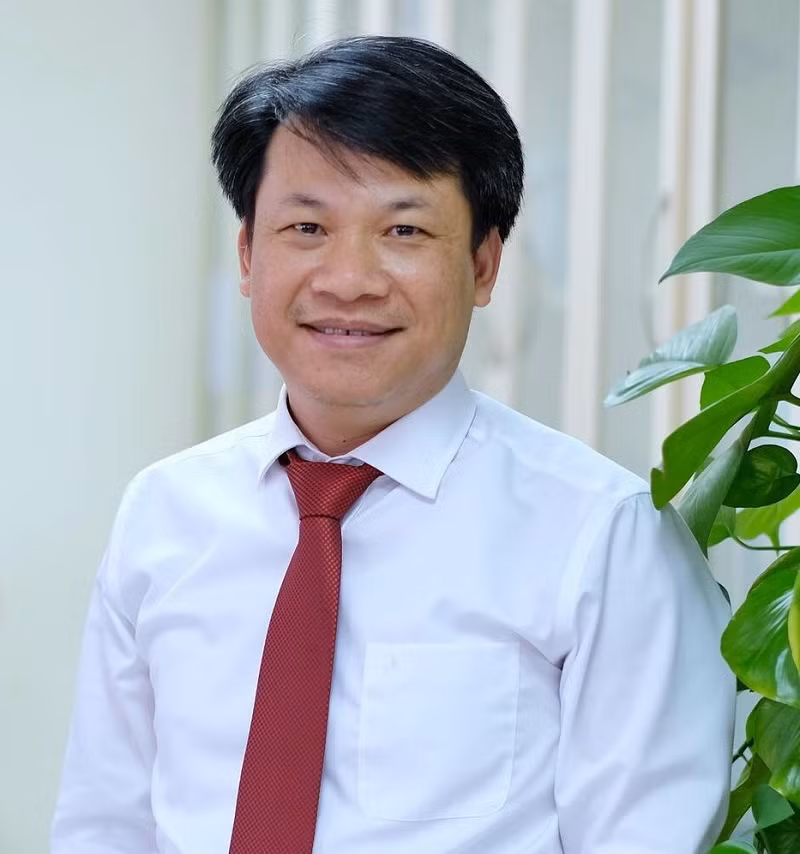 TS Nghiêm Xuân Huy.