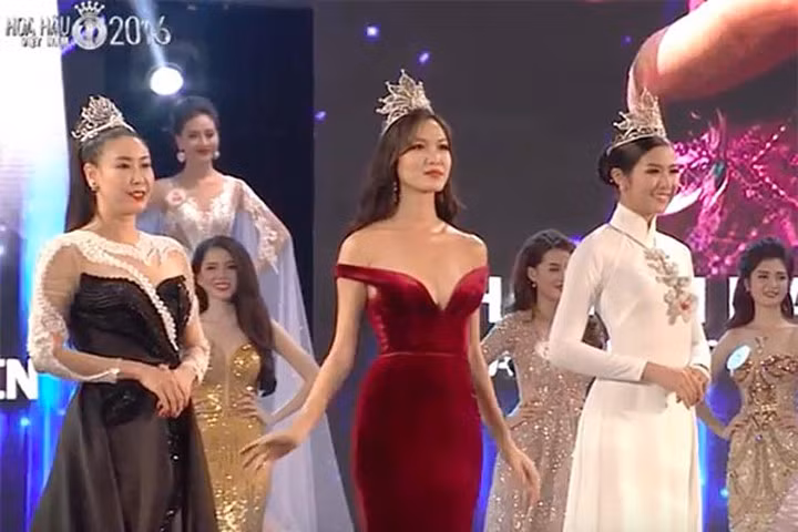 Cách mặc không thể "nóng" hơn của Hoa hậu Thùy Dung