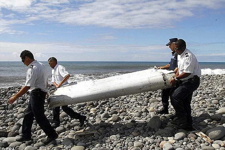 Tìm thấy mảnh vỡ rạn nứt của MH370?